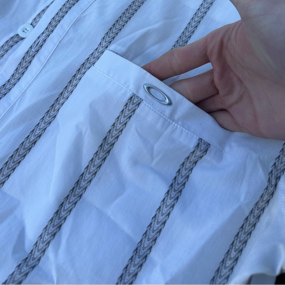 VINTAGE Y2K OAKLEY SHORT SLEEVE BUTTON UP SHIRT